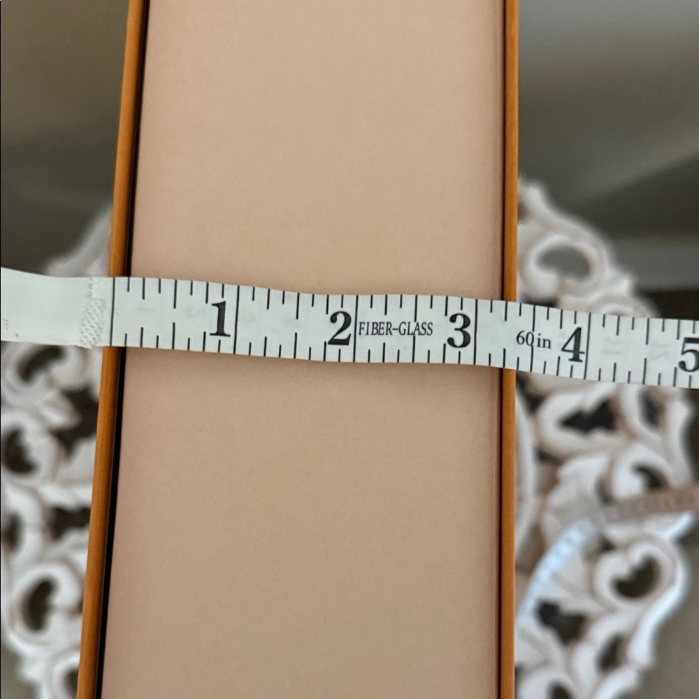 Louis Vuitton Medium Storage Box & Ribbon - Picture 7 of 10